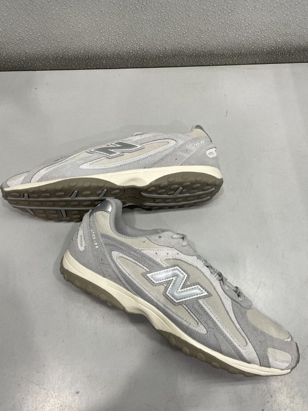 New Balance 204LTennis Shoes unisex M9.5 W11